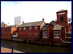 Worcester and Birmingham Canal 18 - The Malt House.JPG